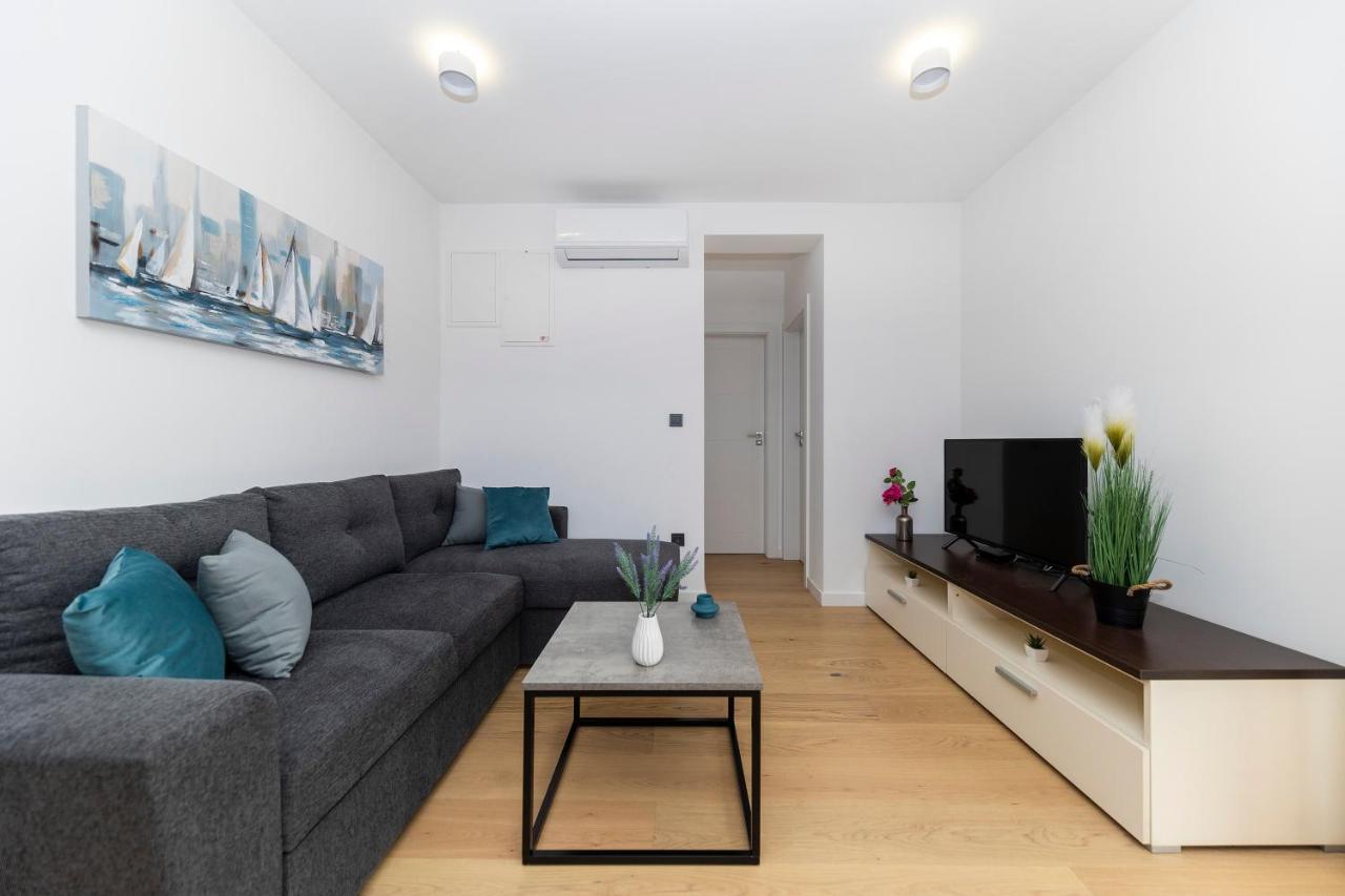 Apartment Marianne , Parking Free , 2 Bedroom & 2 Bathroom , Modern & Cozy Zadar Buitenkant foto