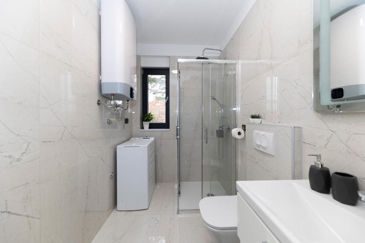 Apartment Marianne , Parking Free , 2 Bedroom & 2 Bathroom , Modern & Cozy Zadar Buitenkant foto